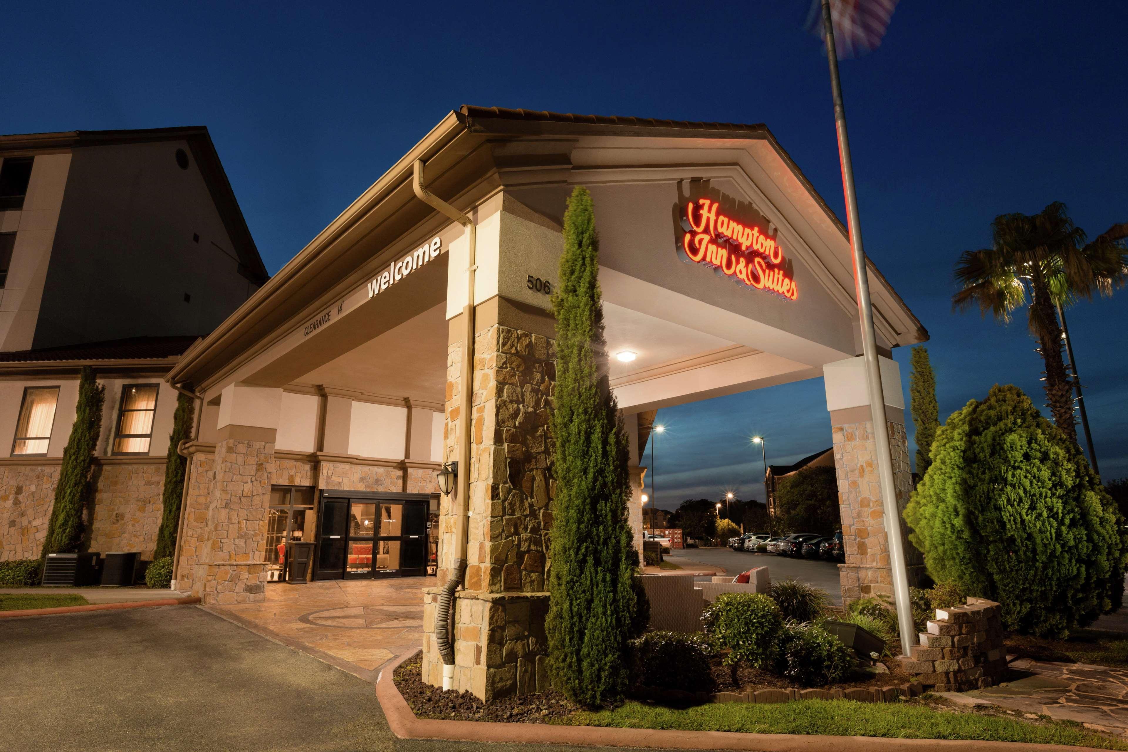 Hampton Inn And Suites Houston Clear Lake Nasa Webster Exterior photo