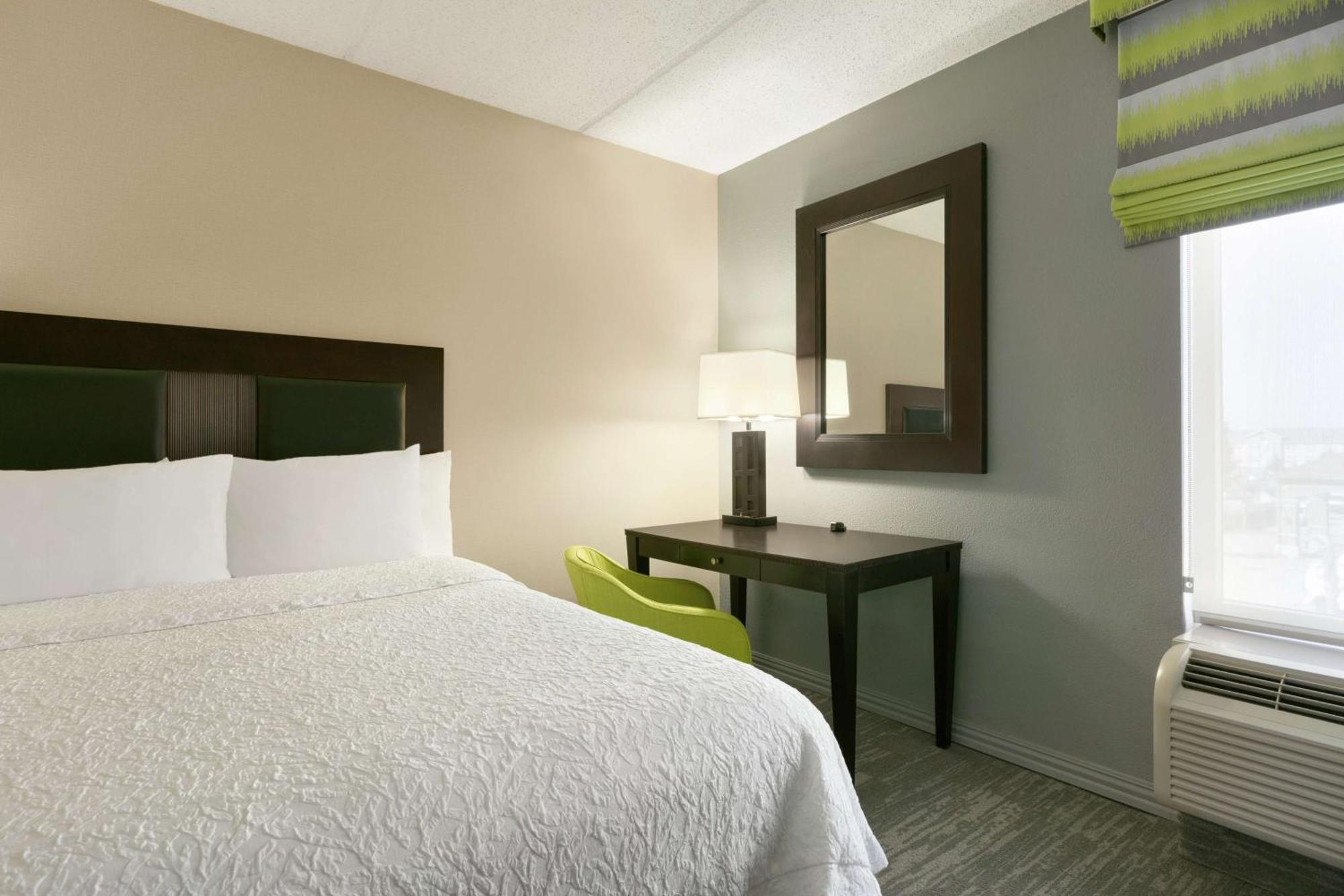 Hampton Inn And Suites Houston Clear Lake Nasa Webster Exterior photo